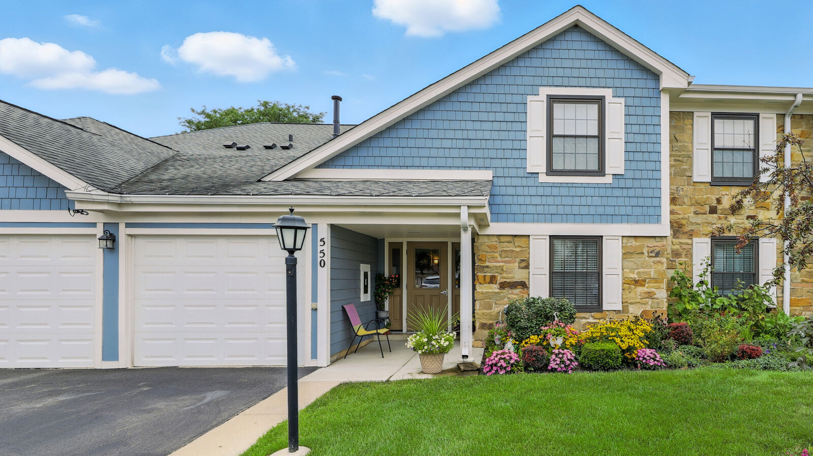 Property Photo:  550 Greystone Lane A2  IL 60090 