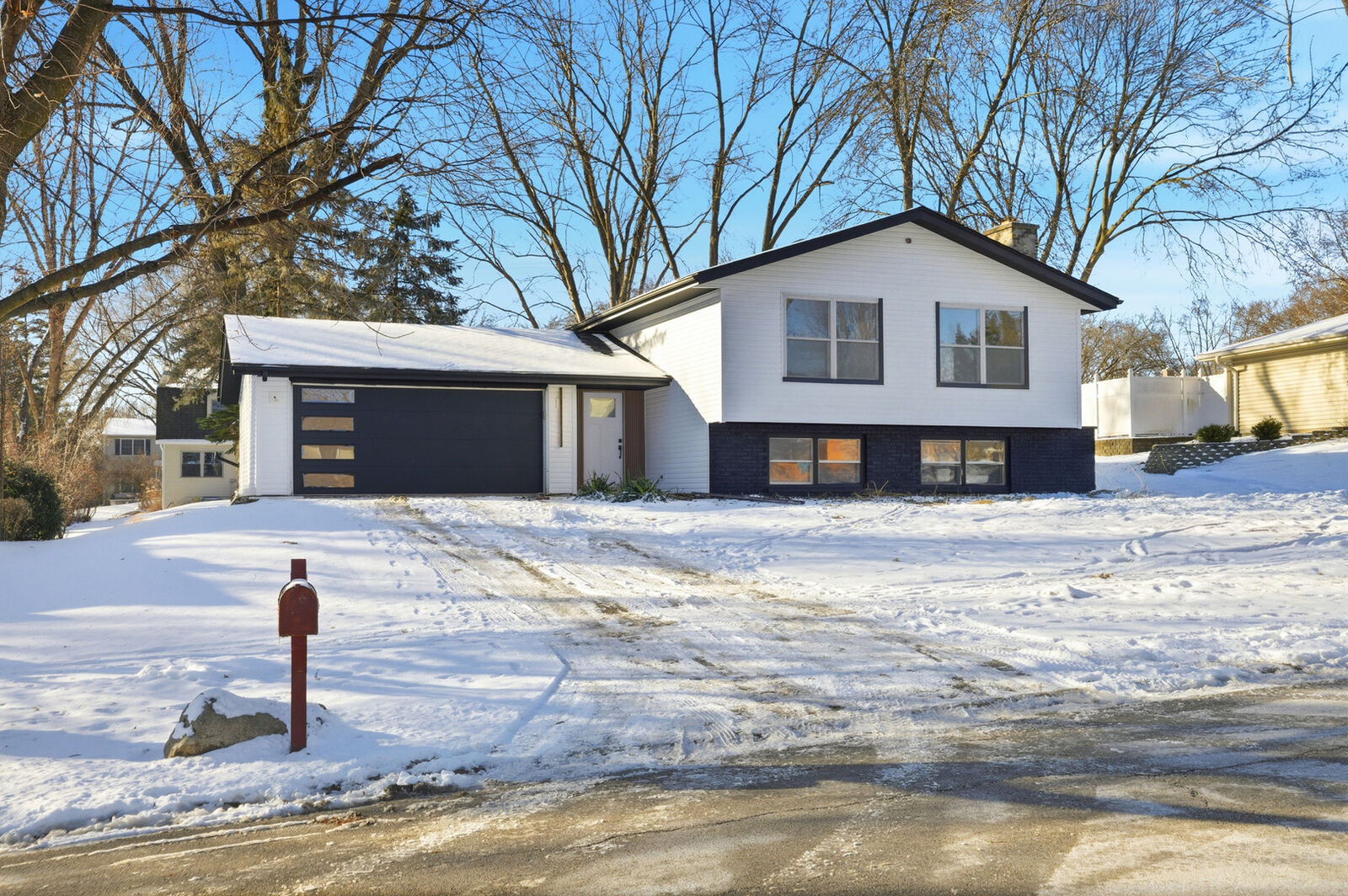 Property Photo: 48 Starling Lane IL 60565