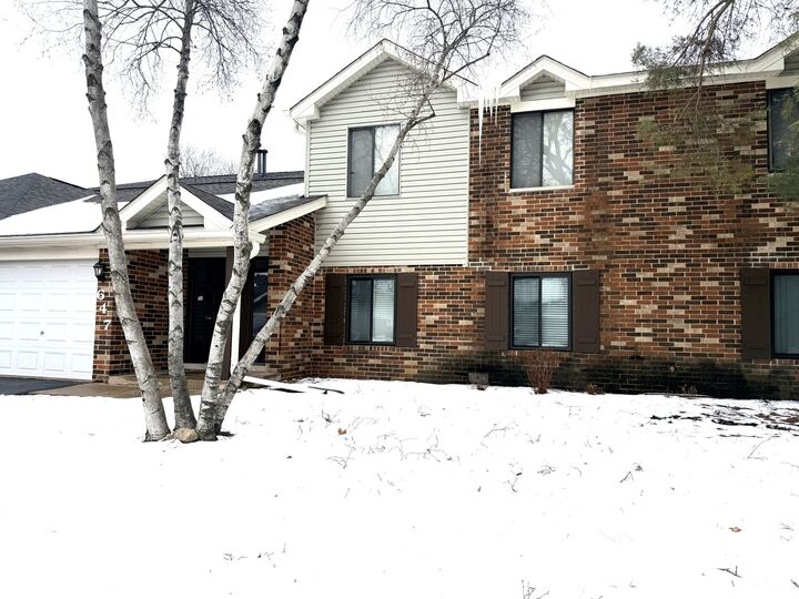 Property Photo: 647 Cumberland Trail Aa1 IL 60172