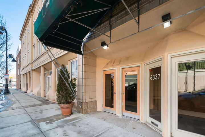 Property Photo:  6337 Roosevelt Road 107  IL 60402 