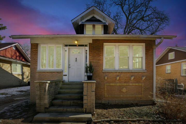 Property Photo:  427 S Cornell Avenue  IL 60181 