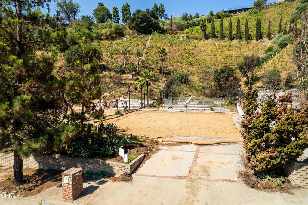 Property Photo:  1227 Bienveneda Avenue  CA 90272 