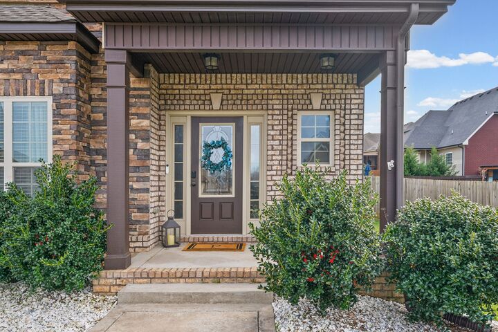 Property Photo:  206 Melbourne Dr  TN 37043 