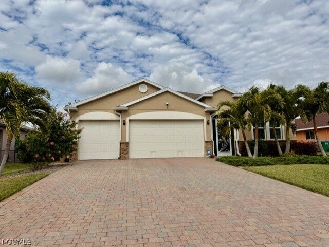 Property Photo:  1807 SW 40th Terrace  FL 33914 