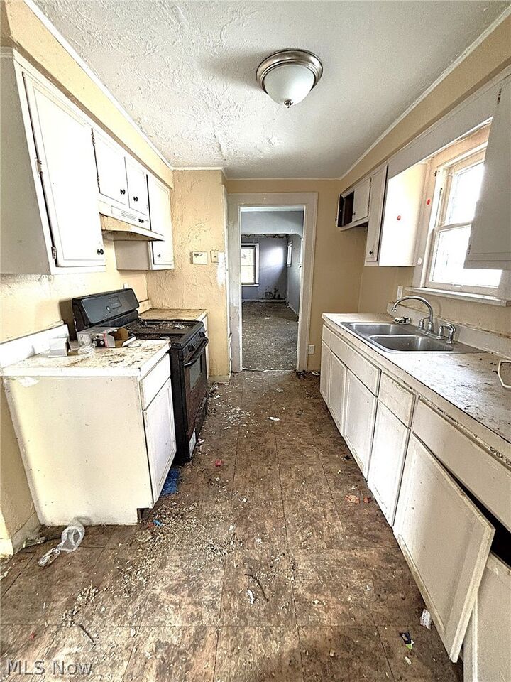 Property Photo: 4115 E 146th Street OH 44128