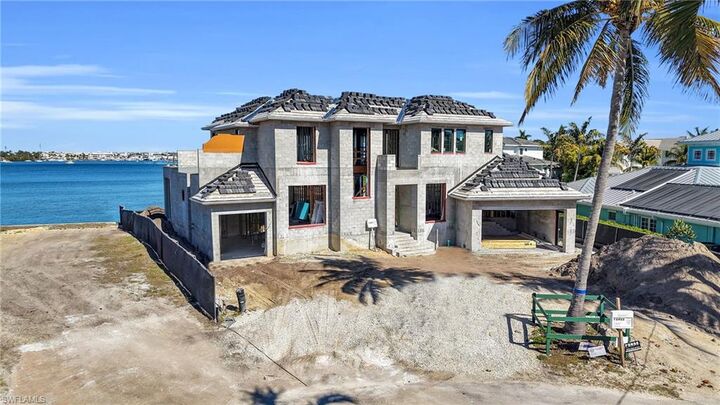 Property Photo:  1305 Marlin Dr  FL 34102 