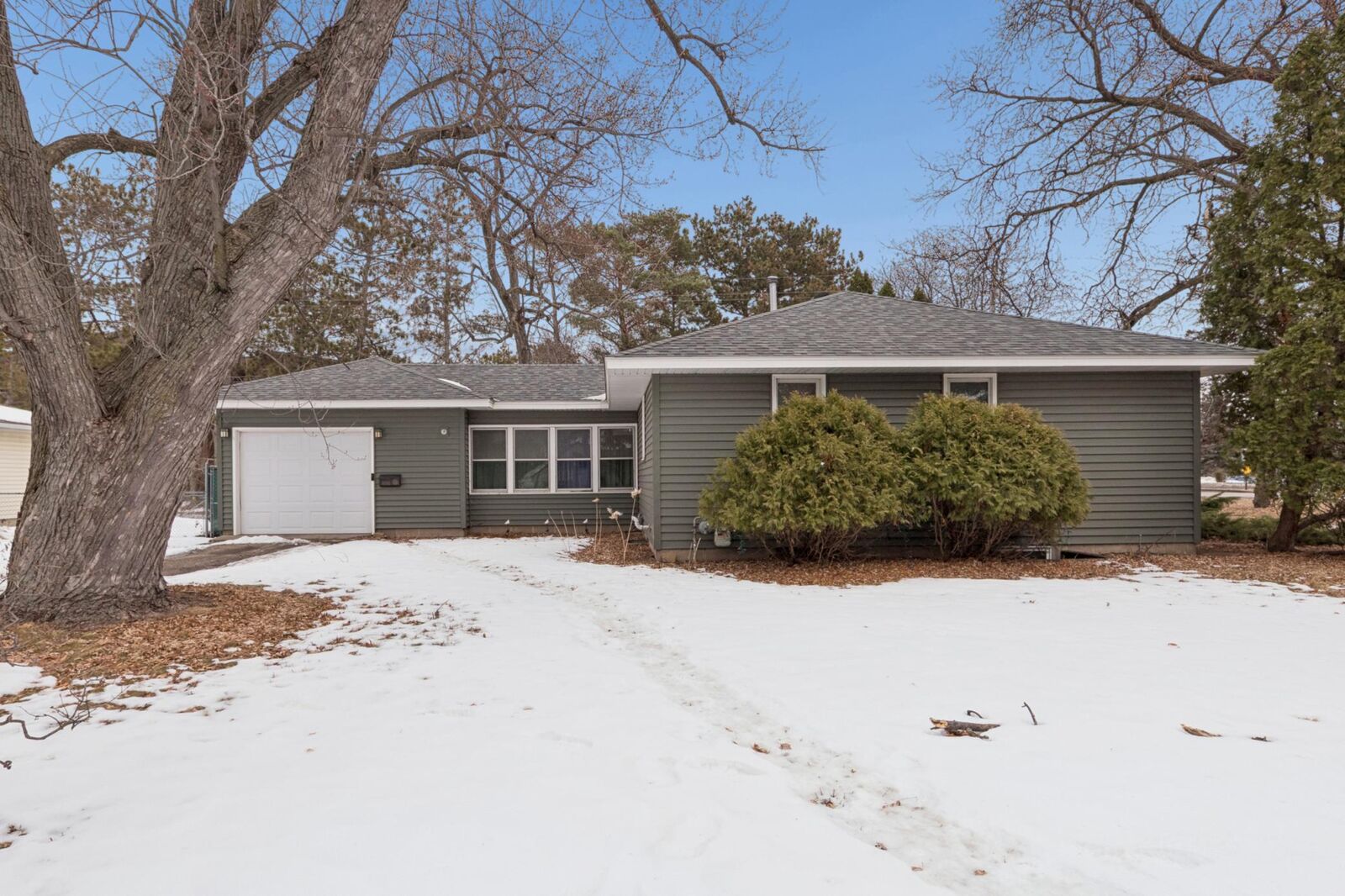 Property Photo:  400 E Old Shakopee Road  MN 55420 