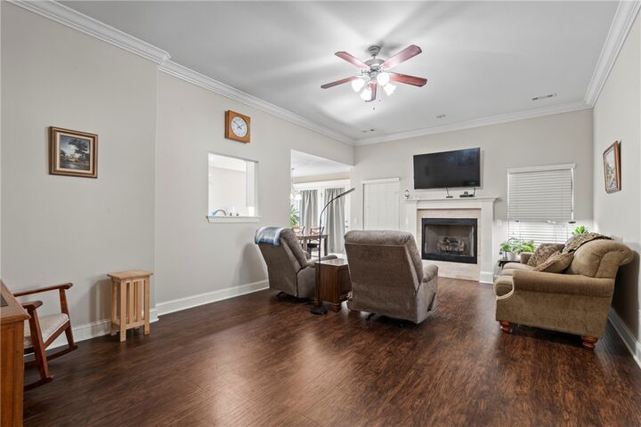 Property Photo:  2102 N Carl Street  AR 72761 