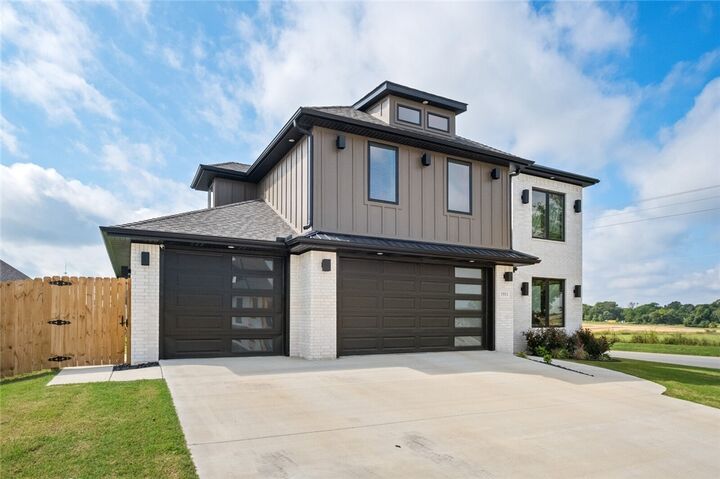 Property Photo:  1911 Gaines Street  AR 72751 