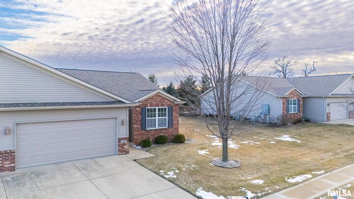 Property Photo: 1414 Calvin Drive IL 61571