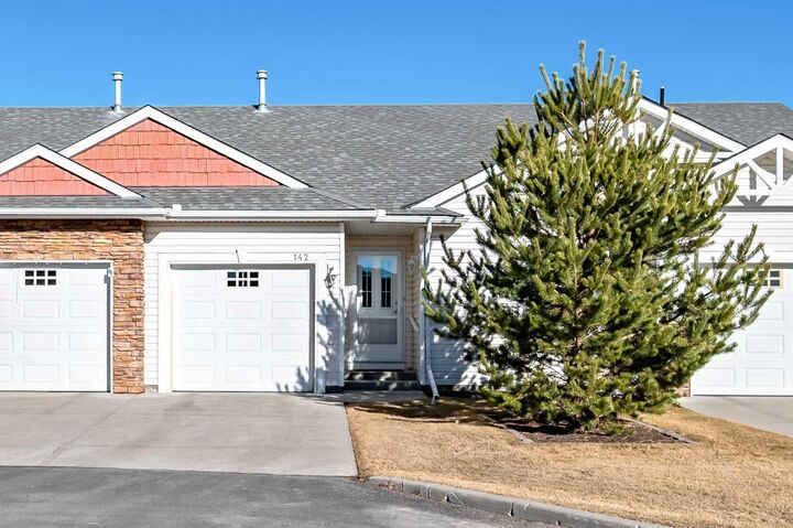 Photo de la propriété:  142 Freeman Way NW  AB T1V 1V4 