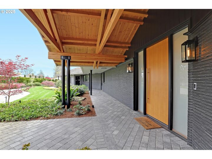 Property Photo:  7750 SW Montclair Dr  OR 97225 