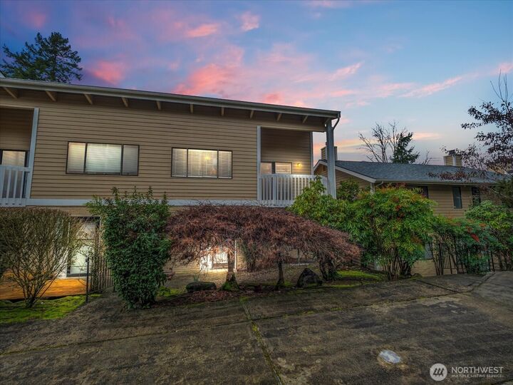 Property Photo:  12840 SE 40th Court E1  WA 98006 