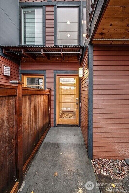 Property Photo:  3841  Woodland Park Avenue N B  WA 98103 