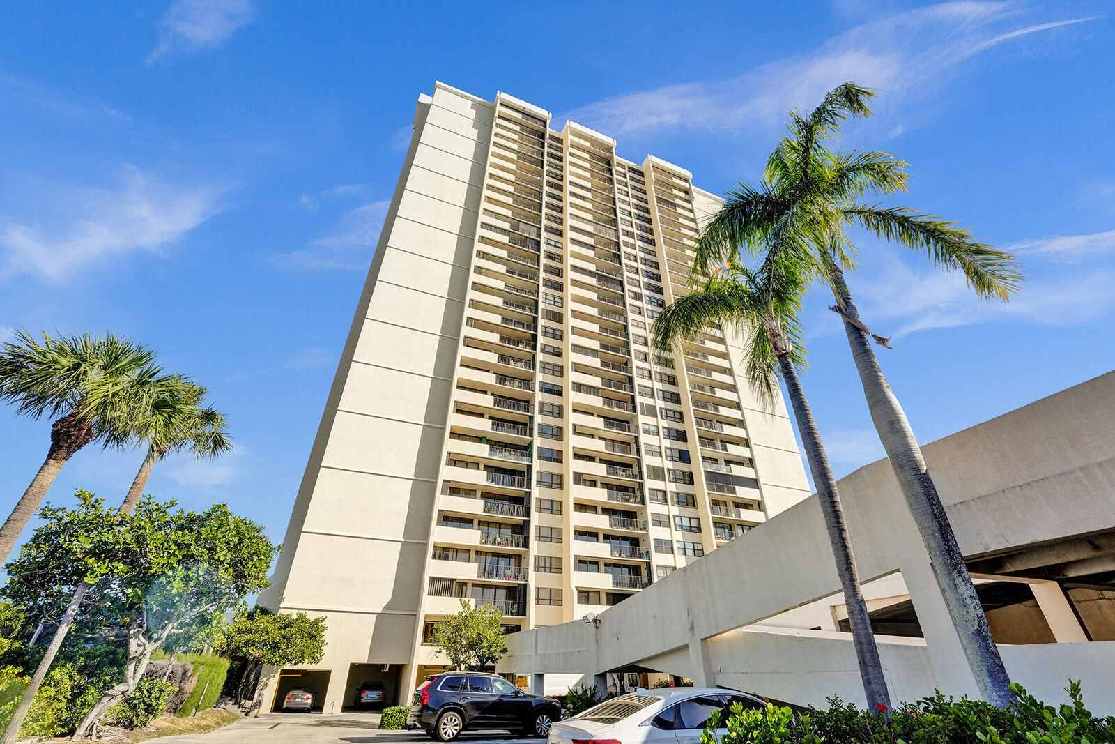 Property Photo:  5600 N Flagler Drive 805  FL 33407 