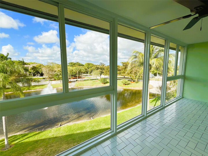 Property Photo:  2501 Antigua Terrace G-4  FL 33066 