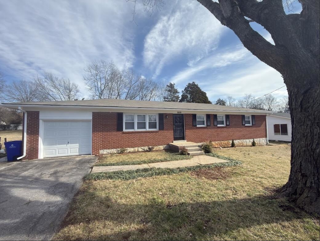 Property Photo:  1300 S Lee Drive  KY 42101 