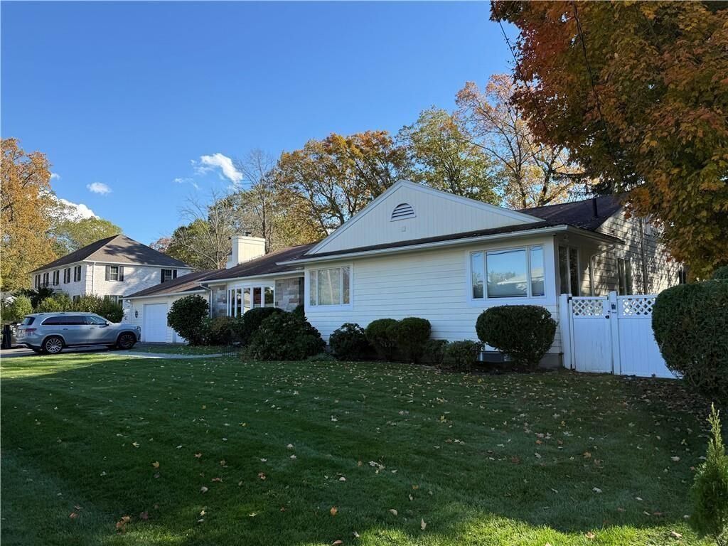 Property Photo:  275 Meshanticut Valley Parkway  RI 02920 