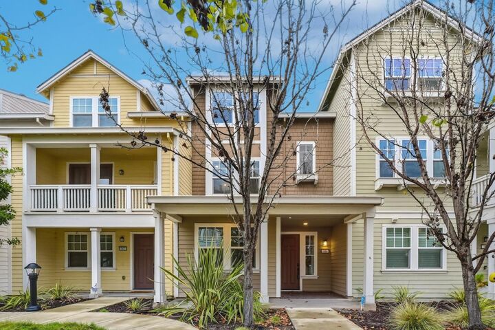 Property Photo:  346 Circuit Way  CA 94043 