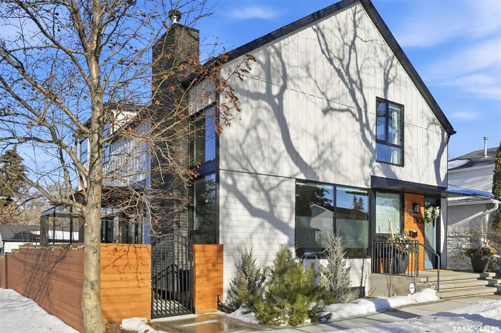 Property Photo:  1301 11th Street E  SK S7H 0G4 