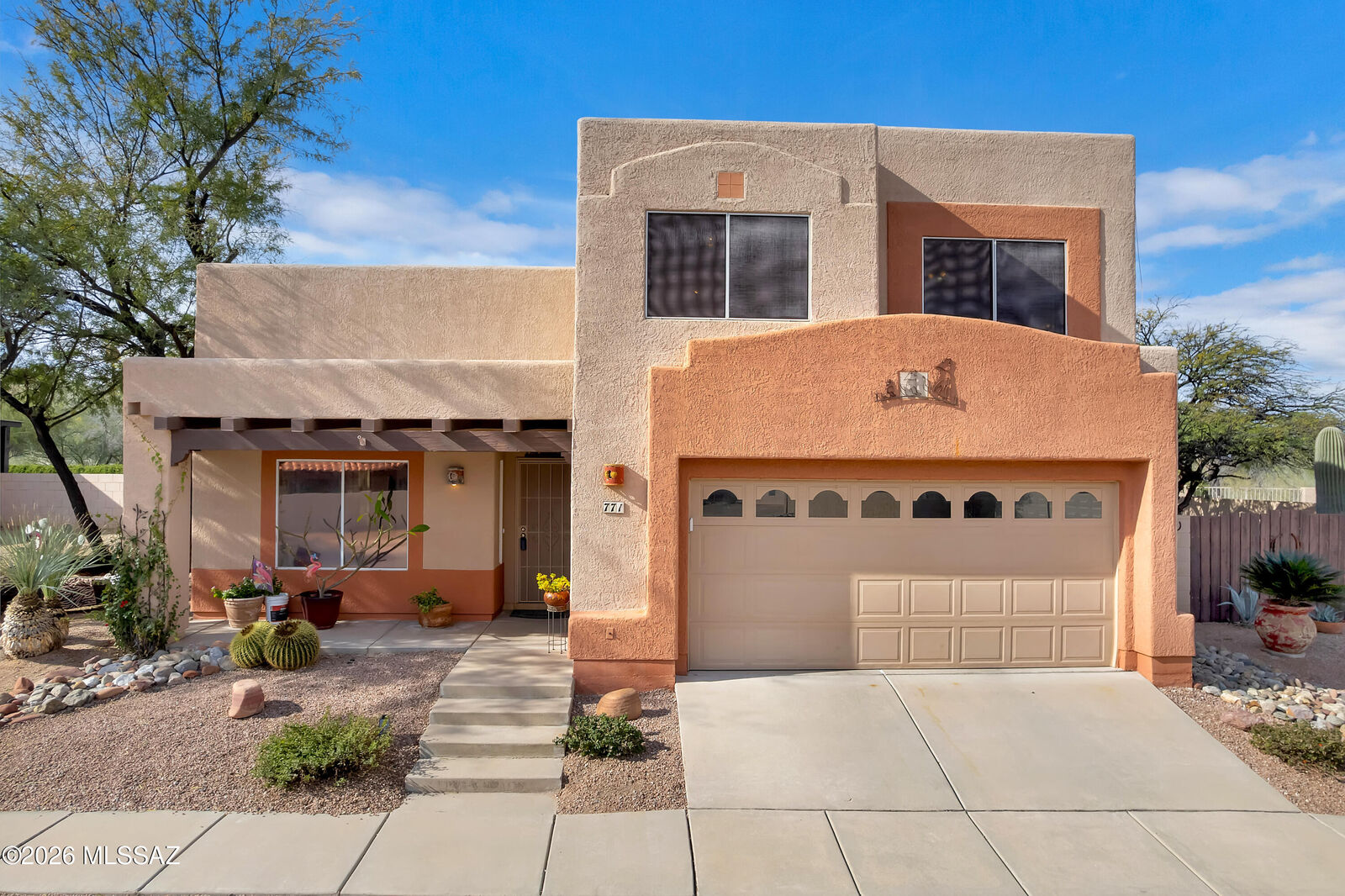 Property Photo:  771 N Hearthside Lane  AZ 85748 