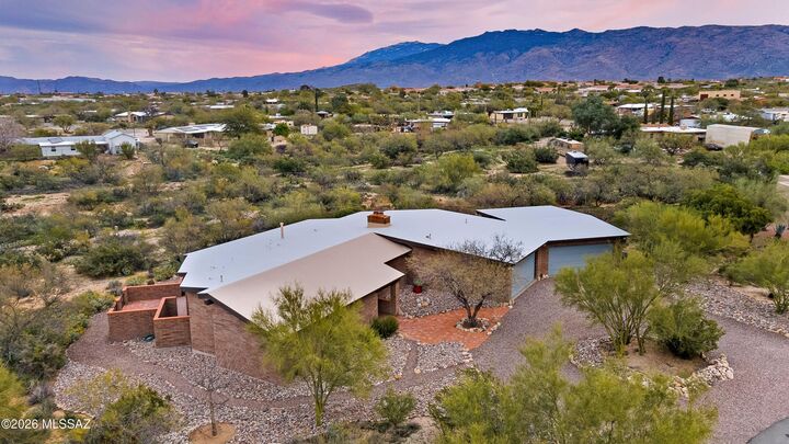 Property Photo:  10460 E Via Del Mar  AZ 85748 