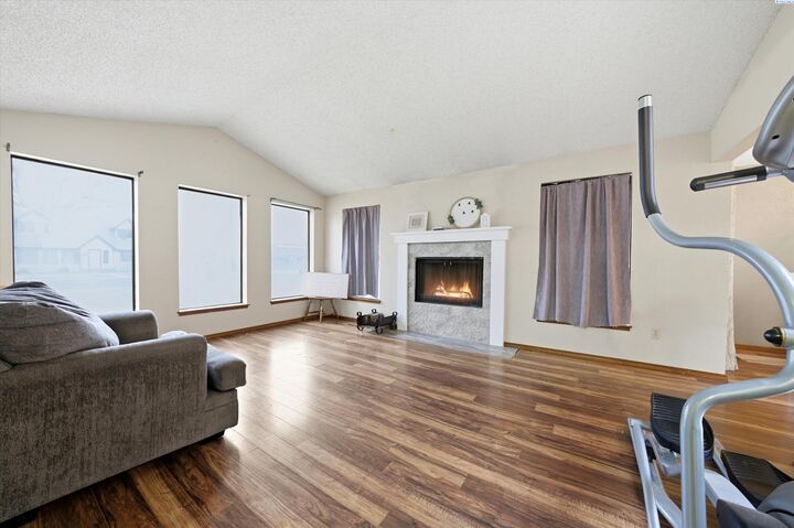 Property Photo: 2301 Michael Ave WA 99352