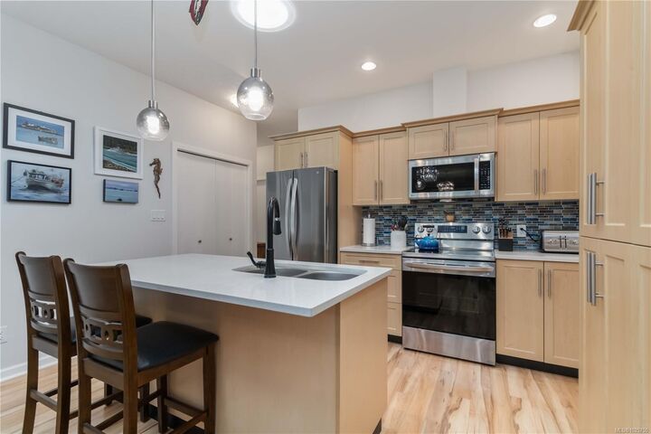 Property Photo:  6373 Shambrook Dr  BC V9Z 1N9 