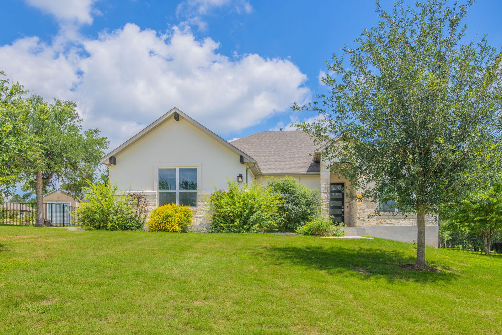 Property Photo: 180 Pecos Street TX 78612