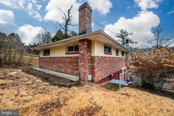 Property Photo:  1938 High Park Manor  PA 17901 