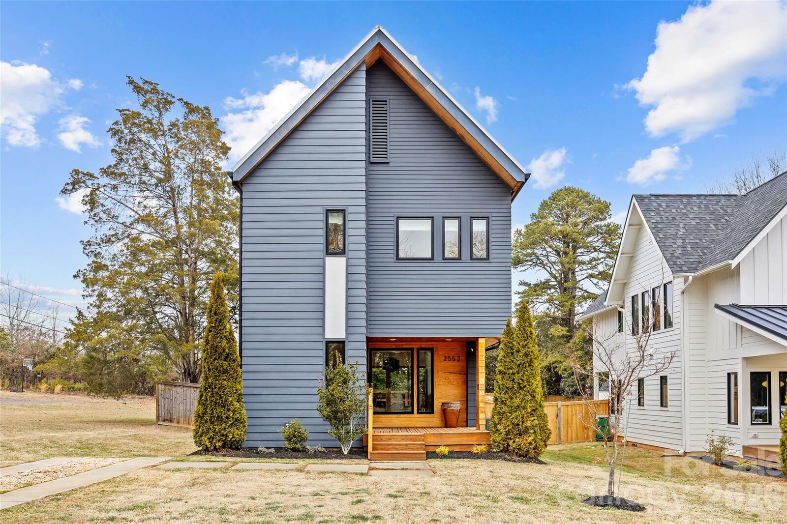 Property Photo: 2553 Elkwood Circle NC 28205