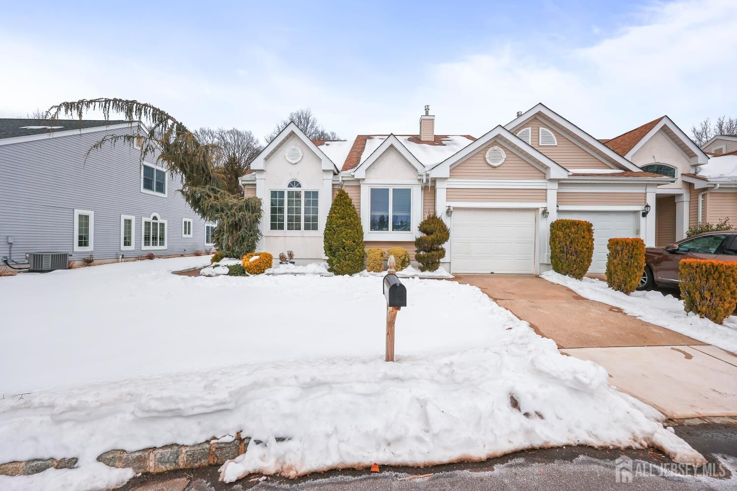 Property Photo: 17 Kingston Court NJ 08831