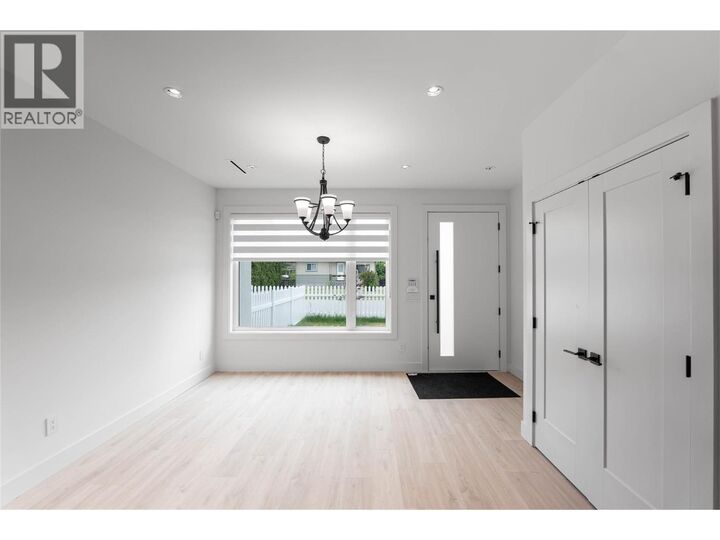 Property Photo:  840 Grenfell Ave Avenue 2  BC V1Y 5J4 