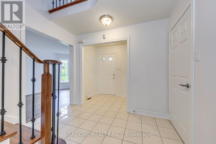 Property Photo: 5192 Castlefield Drive ON L5V 1S2