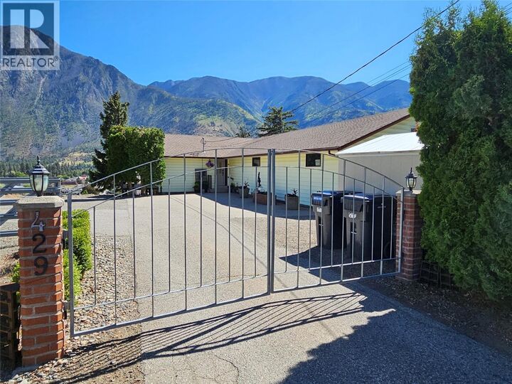 Property Photo: 429 3rd Avenue BC V0X 1N2