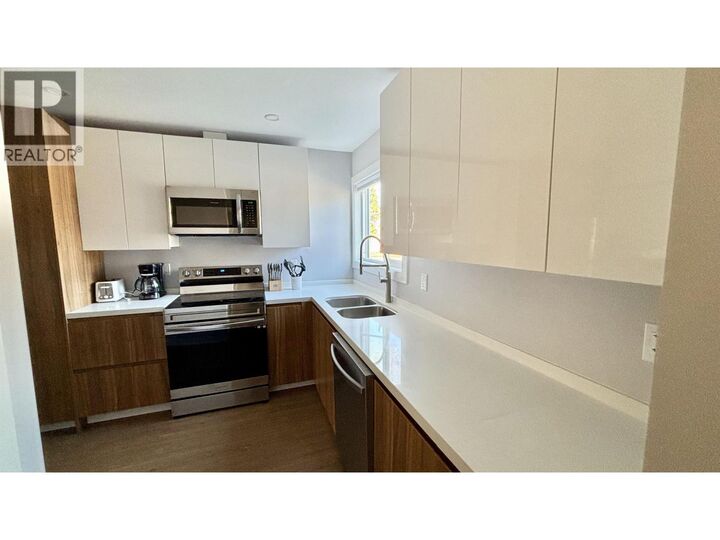Property Photo: 1425 Nalabila Boulevard 7 BC V8C 1E4