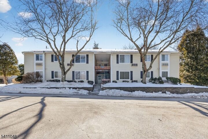 Property Photo:  5 Steeplechase Ct  NJ 08873 