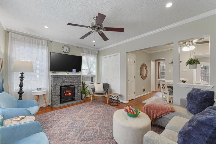 Property Photo: 403 W Polk Street 1 TX 77019