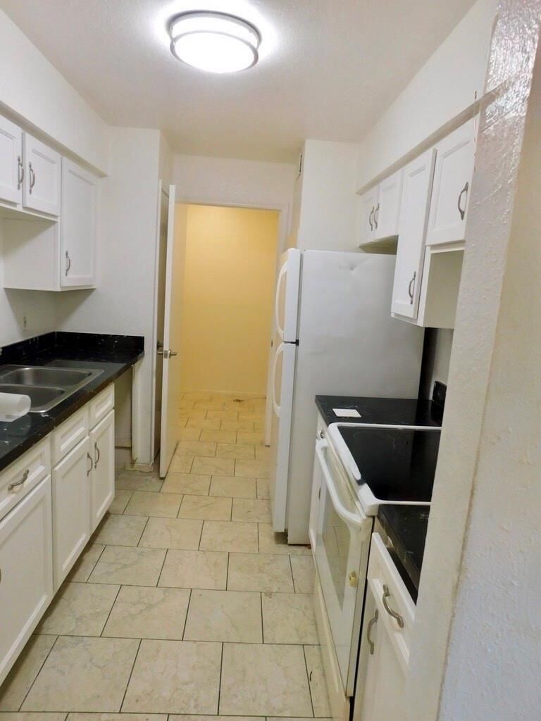Property Photo:  9797 Leawood Boulevard 402  TX 77099 
