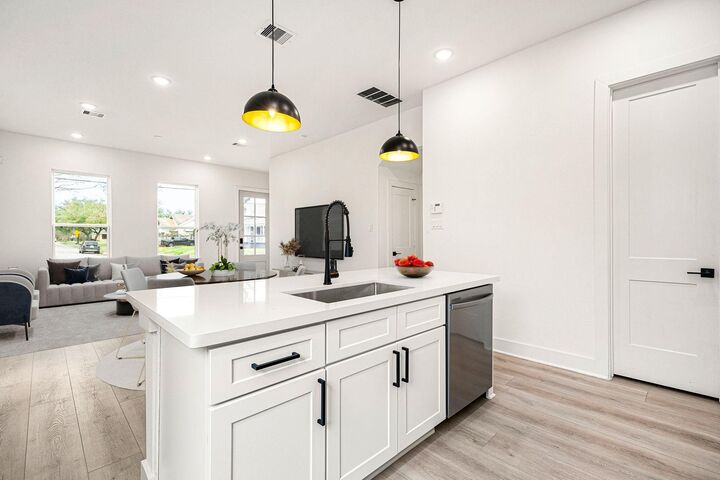 Property Photo:  747 Dumble Street  TX 77023 