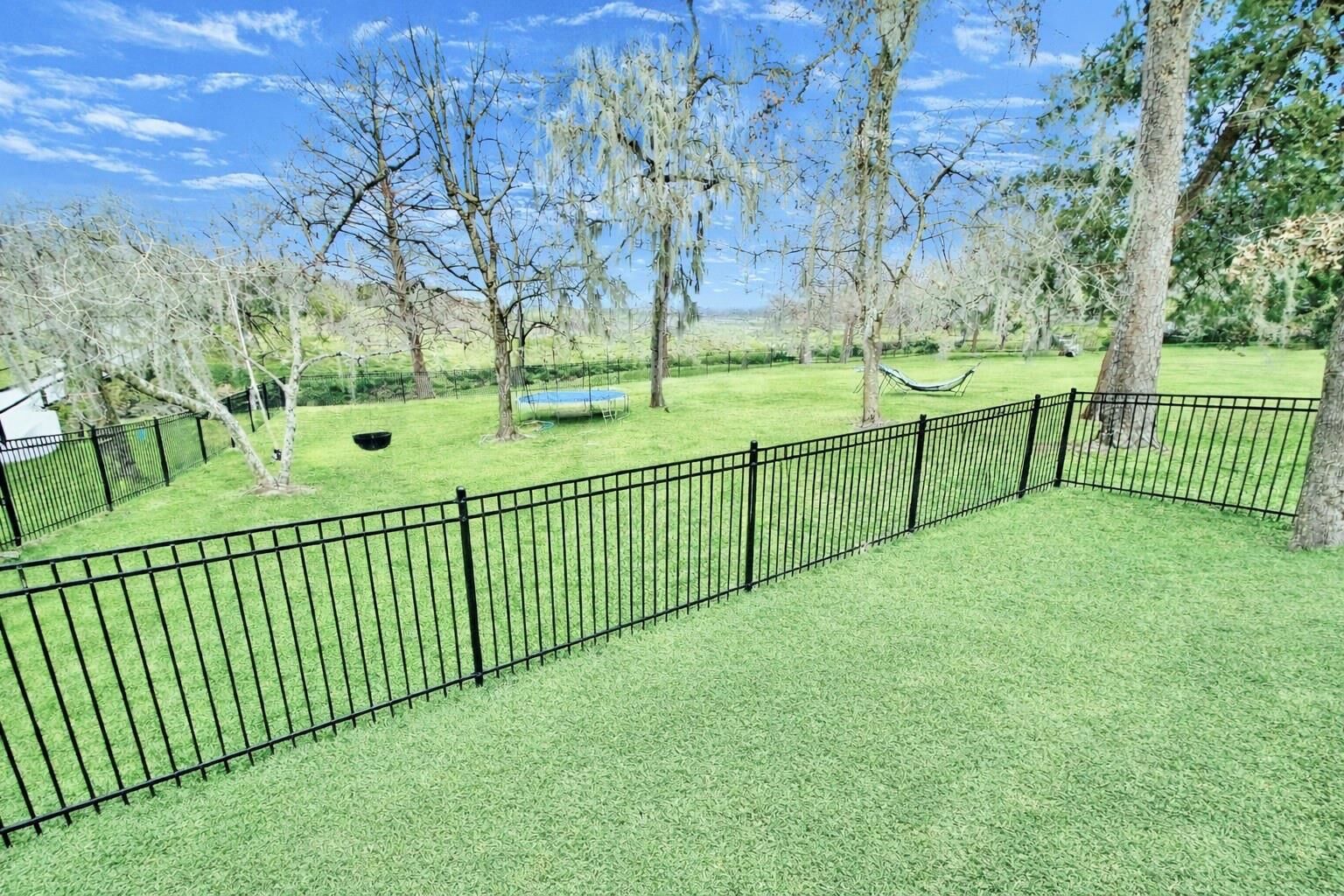 Property Photo:  510 N Shadowbend Avenue  TX 77546 