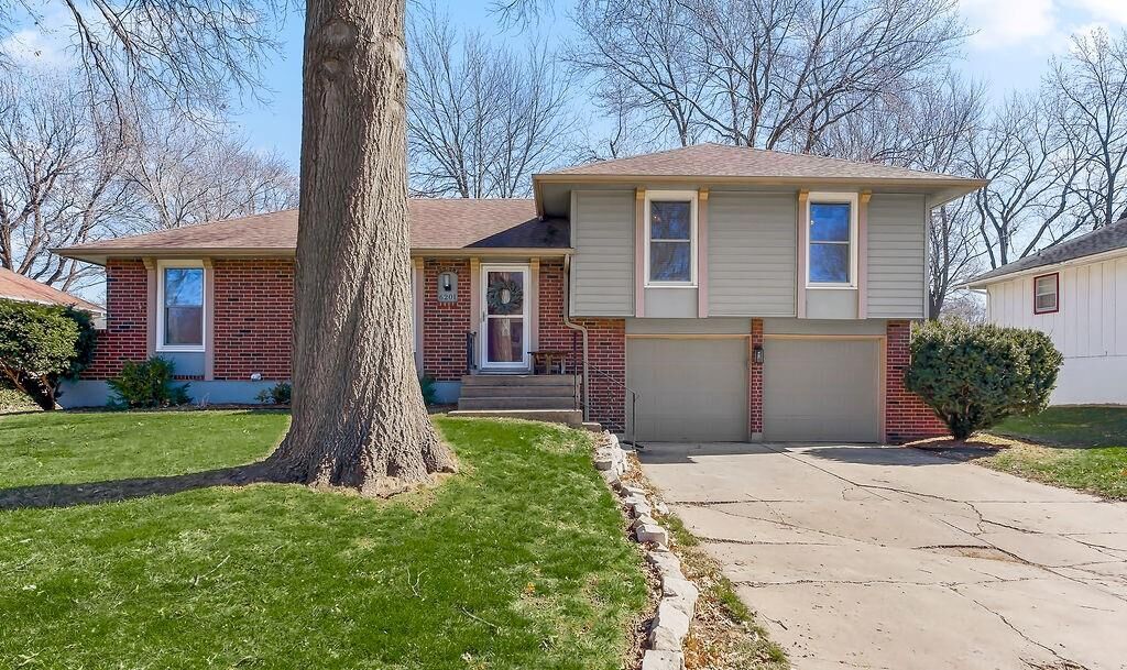 Property Photo:  6201 Hallet Street  KS 66216 