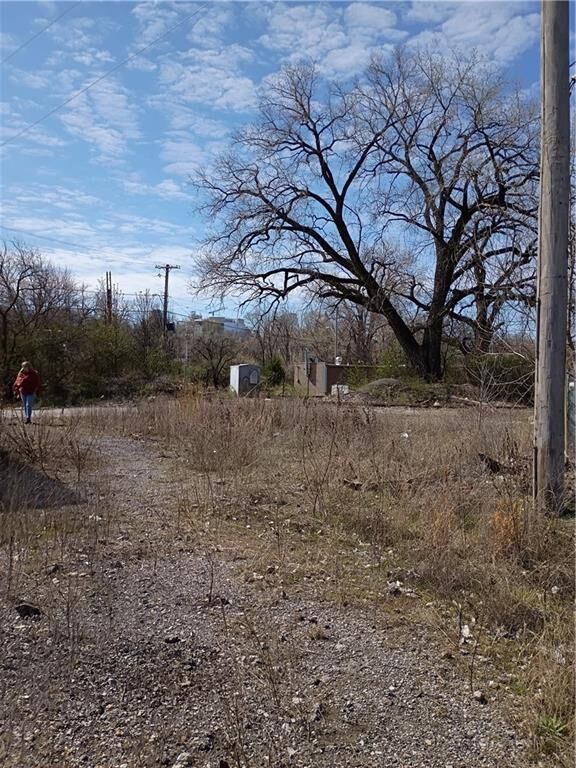 Property Photo:  1040 E 1st Street  MO 64120 