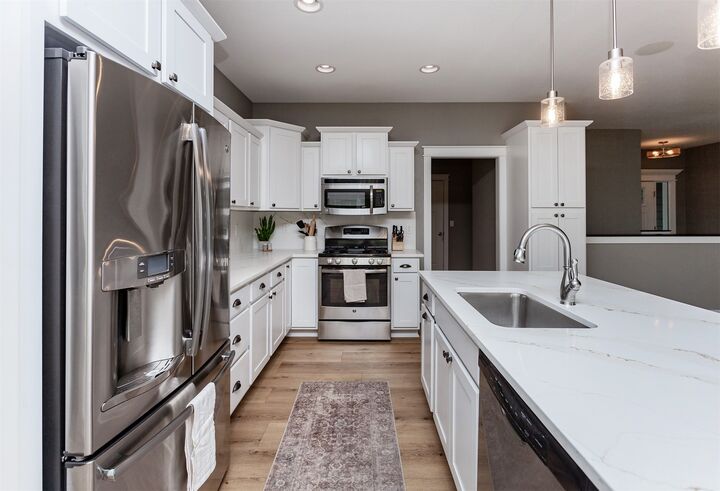 Property Photo:  5003 NE Ledgestone Court  IA 50021 