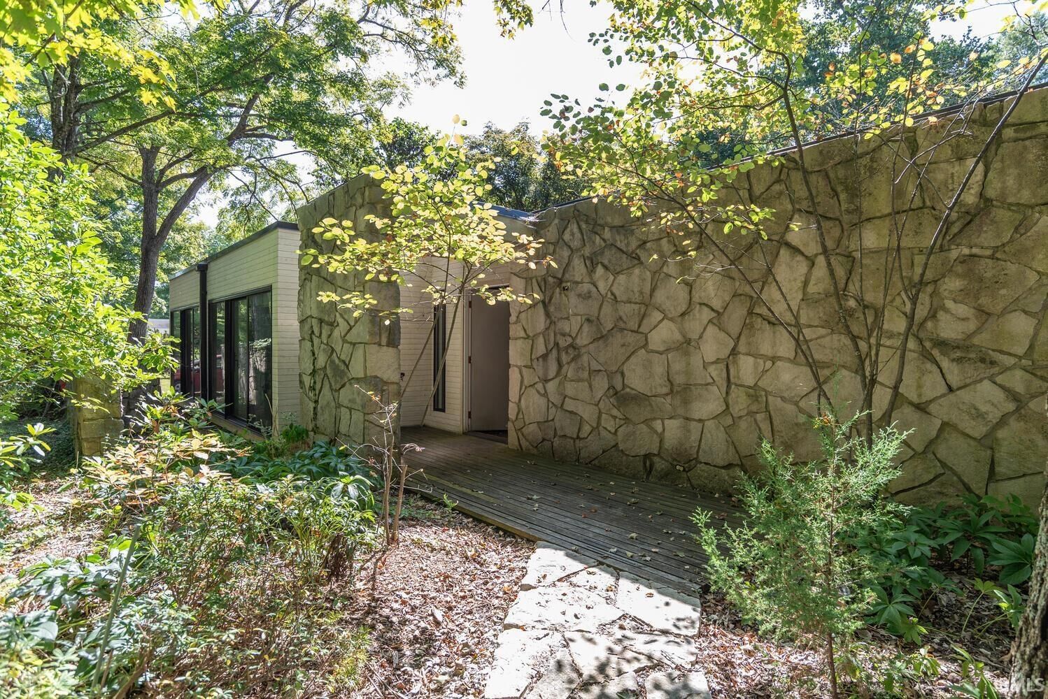 Property Photo:  2210 E Woodstock Place  IN 47401 