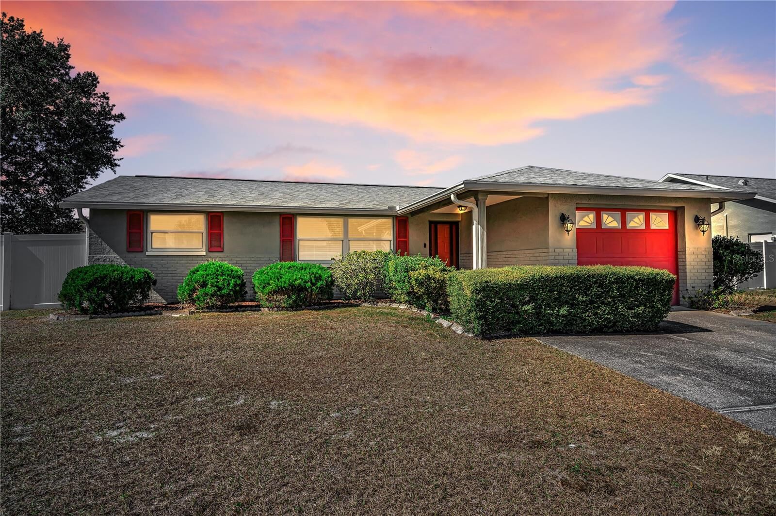 Property Photo:  4415 Royal Oak Lane  FL 34653 