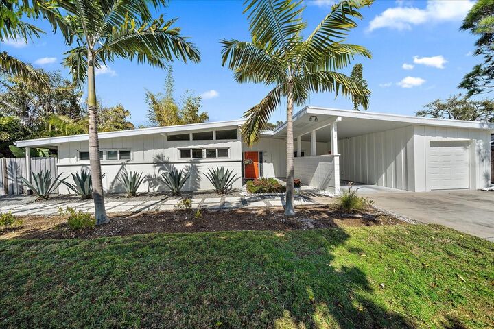 Property Photo:  2715 Valencia Drive  FL 34239 