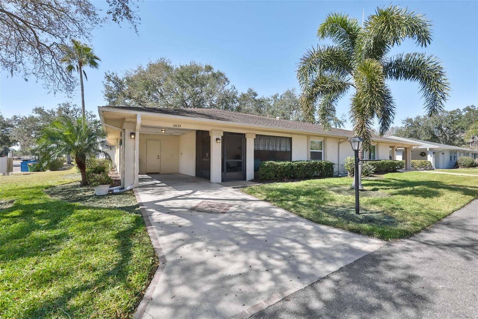 Property Photo:  2035 Hampstead Circle  FL 33573 