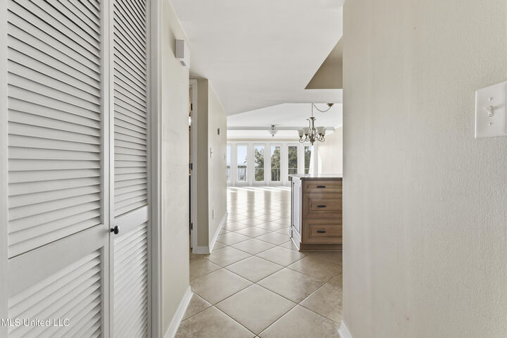 Property Photo:  520 Beach Boulevard  MS 39530 