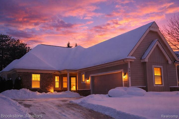 Property Photo: 5624 Northcrest Crossing MI 48346 2749